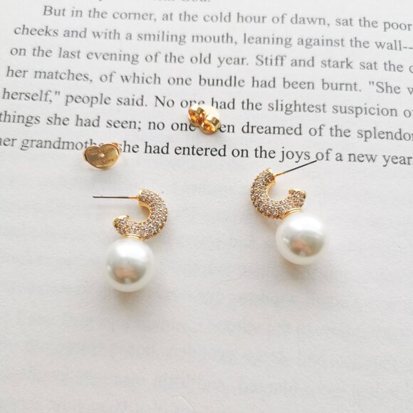 NEW KATE SPADE Showtime Pave Gold Drop Huggie Earrings - Picture 3 of 4